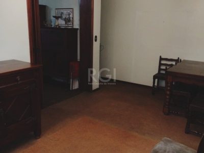 Casa à venda com 400m², 5 quartos, 1 suíte, 3 vagas no bairro Petrópolis em Porto Alegre - Foto 22