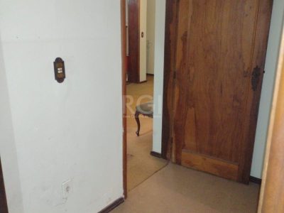 Casa à venda com 400m², 5 quartos, 1 suíte, 3 vagas no bairro Petrópolis em Porto Alegre - Foto 28