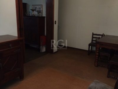 Casa à venda com 400m², 5 quartos, 1 suíte, 3 vagas no bairro Petrópolis em Porto Alegre - Foto 31