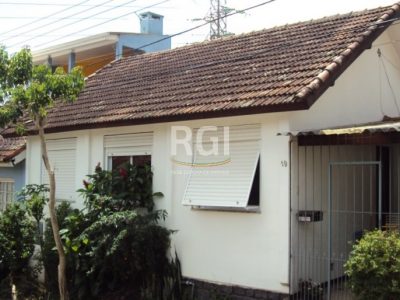 Casa à venda com 72m², 3 quartos no bairro Jardim Carvalho em Porto Alegre - Foto 2