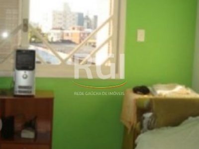 Casa à venda com 283m², 3 quartos, 1 suíte, 3 vagas no bairro Partenon em Porto Alegre - Foto 9