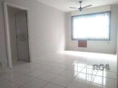 Apartamento à venda com 90m², 3 quartos, 1 suíte, 2 vagas no bairro São João em Porto Alegre - Foto 3