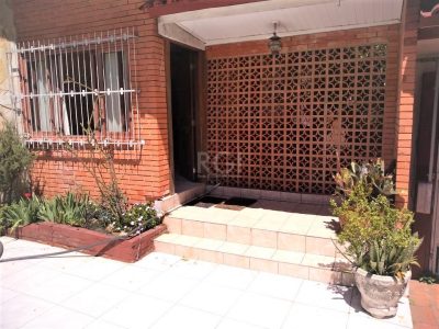 Casa à venda com 180m², 3 quartos, 6 vagas no bairro Cristal em Porto Alegre - Foto 3