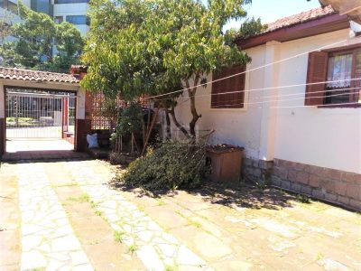 Casa à venda com 180m², 3 quartos, 6 vagas no bairro Cristal em Porto Alegre - Foto 16