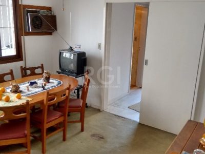 Casa à venda com 250m², 3 quartos, 1 vaga no bairro Vila Ipiranga em Porto Alegre - Foto 4