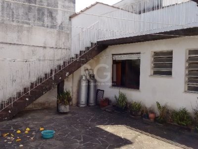 Casa à venda com 250m², 3 quartos, 1 vaga no bairro Vila Ipiranga em Porto Alegre - Foto 17