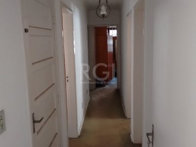 Casa à venda com 250m², 3 quartos, 1 vaga no bairro Vila Ipiranga em Porto Alegre - Foto 18