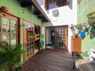 Casa à venda com 119m², 3 quartos, 1 suíte, 2 vagas no bairro Tristeza em Porto Alegre - Foto 15