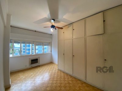 Apartamento à venda com 132m², 4 quartos, 1 suíte, 2 vagas no bairro Independência em Porto Alegre - Foto 11