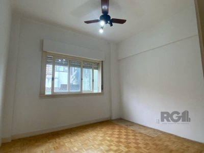 Apartamento à venda com 132m², 4 quartos, 1 suíte, 2 vagas no bairro Independência em Porto Alegre - Foto 19