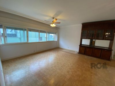 Apartamento à venda com 132m², 4 quartos, 1 suíte, 2 vagas no bairro Independência em Porto Alegre - Foto 18