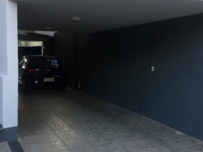 Sobrado à venda com 470m², 3 quartos, 2 suítes, 4 vagas no bairro Santo Antônio em Porto Alegre - Foto 31