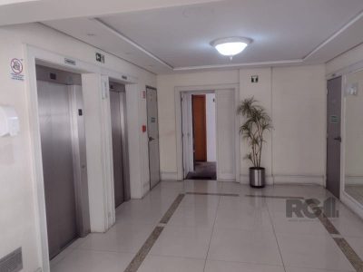 Apartamento à venda com 63m², 2 quartos, 1 suíte, 1 vaga no bairro Passo d'Areia em Porto Alegre - Foto 2