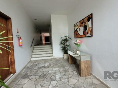 Apartamento à venda com 129m², 3 quartos, 1 suíte, 1 vaga no bairro Jardim Lindóia em Porto Alegre - Foto 2