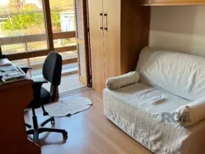 Casa à venda com 205m², 3 quartos, 1 suíte, 4 vagas no bairro Partenon em Porto Alegre - Foto 13