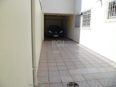 Casa à venda com 216m², 4 quartos, 1 suíte, 8 vagas no bairro Ipanema em Porto Alegre - Foto 6