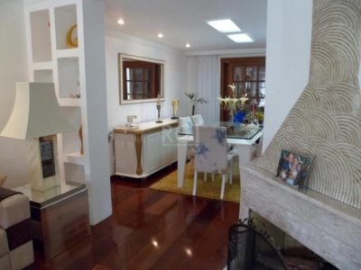 Casa à venda com 216m², 4 quartos, 1 suíte, 8 vagas no bairro Ipanema em Porto Alegre - Foto 14