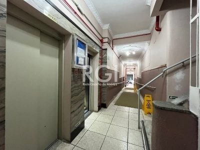 Apartamento à venda com 85m², 3 quartos no bairro Centro em Porto Alegre - Foto 18