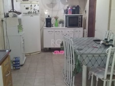 Casa à venda com 176m², 4 quartos, 1 suíte, 2 vagas no bairro Medianeira em Porto Alegre - Foto 5