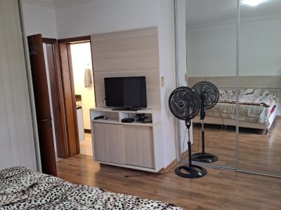 Casa à venda com 200m², 3 quartos, 1 suíte, 4 vagas no bairro Sarandi em Porto Alegre - Foto 11