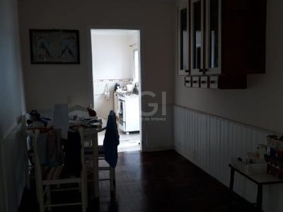 Casa à venda com 350m², 2 quartos, 3 vagas no bairro Vila Ipiranga em Porto Alegre - Foto 2