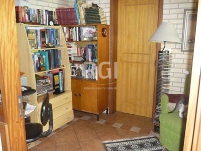 Casa à venda com 240m², 3 quartos, 1 suíte, 4 vagas no bairro Tristeza em Porto Alegre - Foto 8