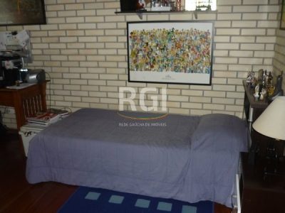 Casa à venda com 240m², 3 quartos, 1 suíte, 4 vagas no bairro Tristeza em Porto Alegre - Foto 26