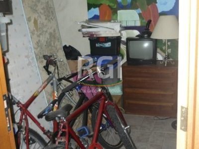 Casa à venda com 240m², 3 quartos, 1 suíte, 4 vagas no bairro Tristeza em Porto Alegre - Foto 30