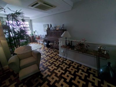 Casa à venda com 115m², 3 quartos, 1 vaga no bairro Petrópolis em Porto Alegre - Foto 8