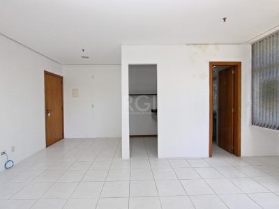 Conjunto/Sala à venda com 41m² no bairro Floresta em Porto Alegre - Foto 2