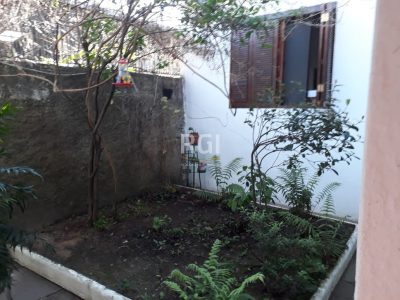 Casa à venda com 200m², 3 quartos, 1 suíte, 1 vaga no bairro Santana em Porto Alegre - Foto 26