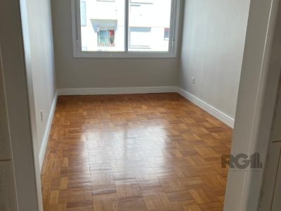 Apartamento à venda com 69m², 2 quartos, 1 vaga no bairro Medianeira em Porto Alegre - Foto 2