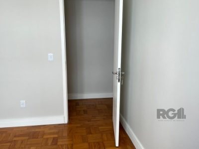 Apartamento à venda com 69m², 2 quartos, 1 vaga no bairro Medianeira em Porto Alegre - Foto 11