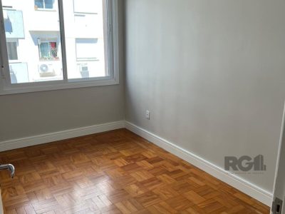 Apartamento à venda com 69m², 2 quartos, 1 vaga no bairro Medianeira em Porto Alegre - Foto 7