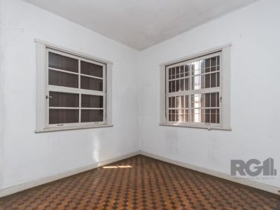 Casa à venda com 169m², 4 quartos, 3 vagas no bairro Medianeira em Porto Alegre - Foto 21