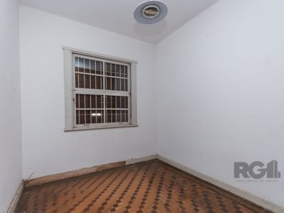 Casa à venda com 169m², 4 quartos, 3 vagas no bairro Medianeira em Porto Alegre - Foto 22