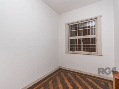 Casa à venda com 169m², 4 quartos, 3 vagas no bairro Medianeira em Porto Alegre - Foto 23