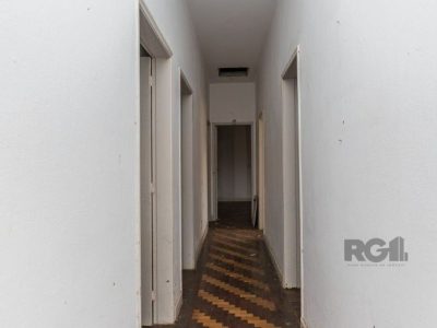 Casa à venda com 169m², 4 quartos, 3 vagas no bairro Medianeira em Porto Alegre - Foto 16