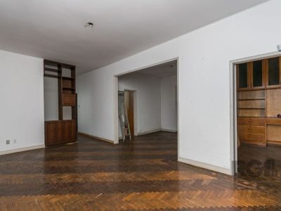 Casa à venda com 169m², 4 quartos, 3 vagas no bairro Medianeira em Porto Alegre - Foto 8