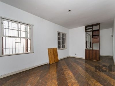 Casa à venda com 169m², 4 quartos, 3 vagas no bairro Medianeira em Porto Alegre - Foto 9