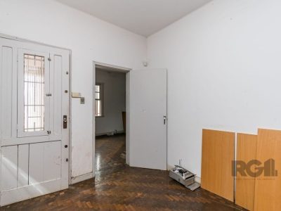 Casa à venda com 169m², 4 quartos, 3 vagas no bairro Medianeira em Porto Alegre - Foto 5