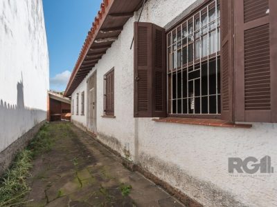 Casa à venda com 169m², 4 quartos, 3 vagas no bairro Medianeira em Porto Alegre - Foto 3