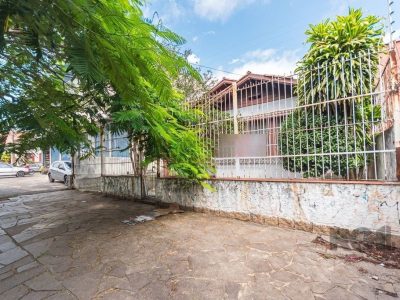 Casa à venda com 169m², 4 quartos, 3 vagas no bairro Medianeira em Porto Alegre - Foto 4