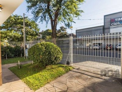 Casa à venda com 266m², 5 quartos, 1 suíte, 5 vagas no bairro São João em Porto Alegre - Foto 26