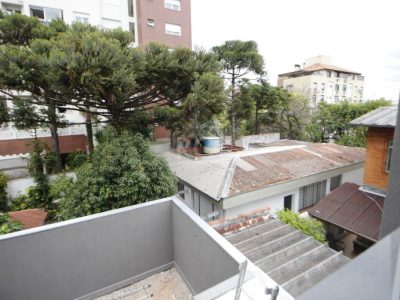 Casa à venda com 203m², 3 quartos, 1 suíte, 4 vagas no bairro Higienópolis em Porto Alegre - Foto 19