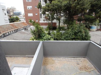 Casa à venda com 203m², 3 quartos, 1 suíte, 4 vagas no bairro Higienópolis em Porto Alegre - Foto 22