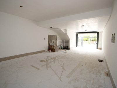 Casa à venda com 203m², 3 quartos, 1 suíte, 4 vagas no bairro Higienópolis em Porto Alegre - Foto 25