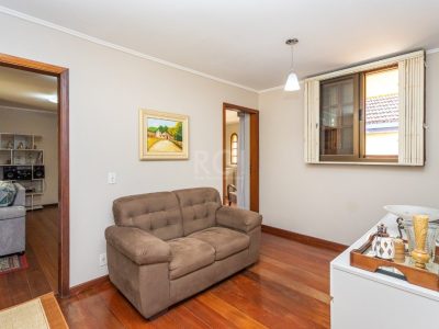 Casa à venda com 234m², 3 quartos, 1 suíte, 3 vagas no bairro Petrópolis em Porto Alegre - Foto 15