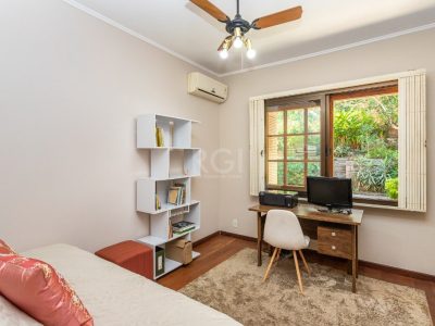 Casa à venda com 234m², 3 quartos, 1 suíte, 3 vagas no bairro Petrópolis em Porto Alegre - Foto 23