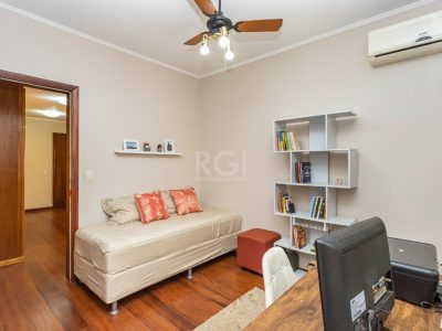 Casa à venda com 234m², 3 quartos, 1 suíte, 3 vagas no bairro Petrópolis em Porto Alegre - Foto 24